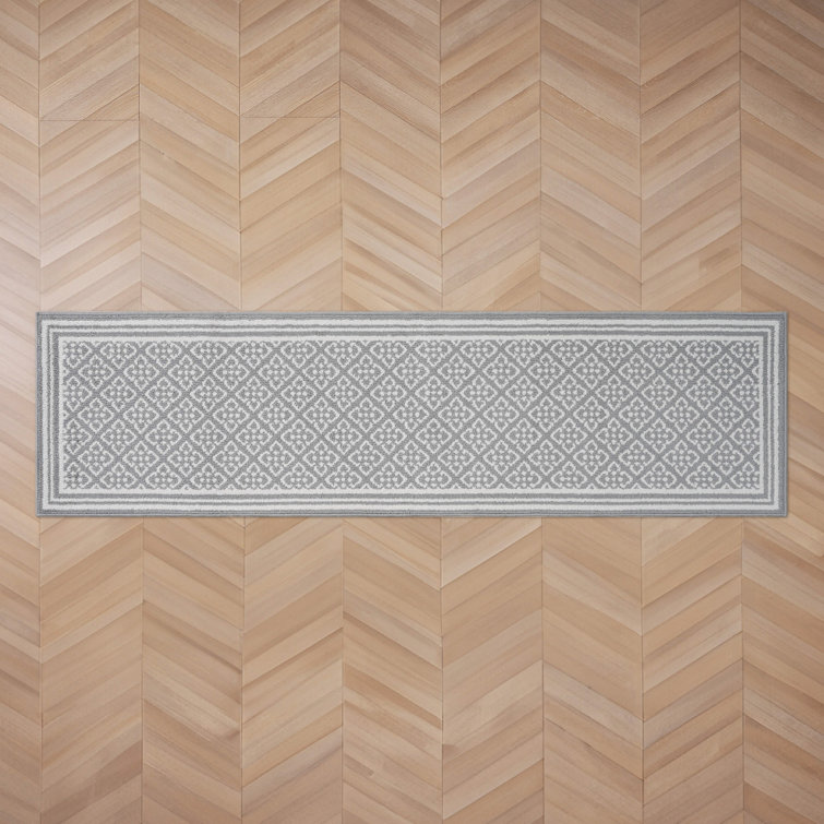 Isla Machine Woven Synthetic Geometric Area Rug In Gray/White