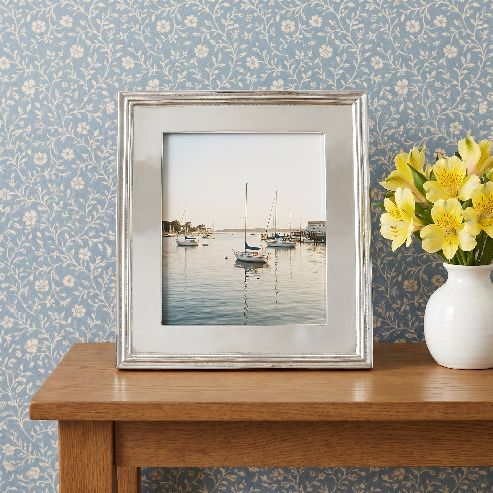 Classic Silver Metal Beveled Picture Frame