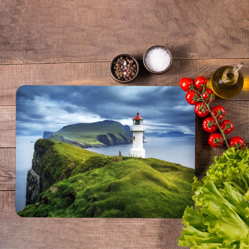 Phare à Mykines, îles Féroé, tableau de service en verre à thème mer, pour une expérience de cuisine d'inspiration maritime