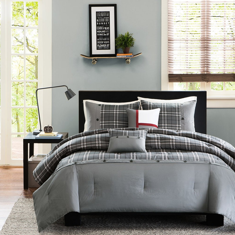 Updated King/ King Plaid Comforter With Decorative Pillows Grey And White Print Cover