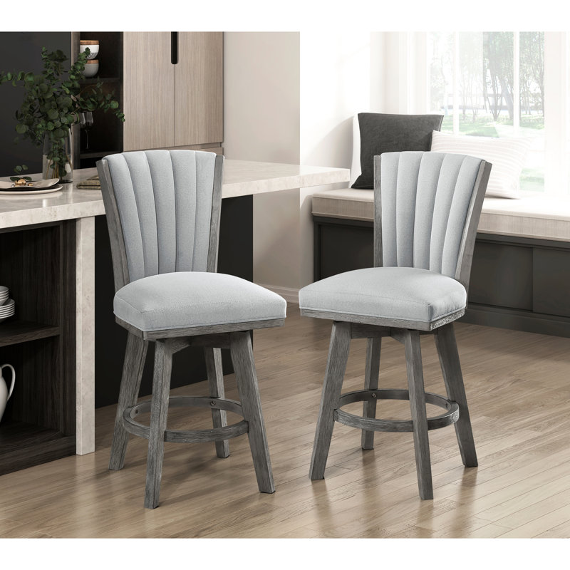 2 chaises à hauteur de comptoir, structure en bois massif, revêtement gris, fonction pivotante de la salle à manger de finition transitionnelle