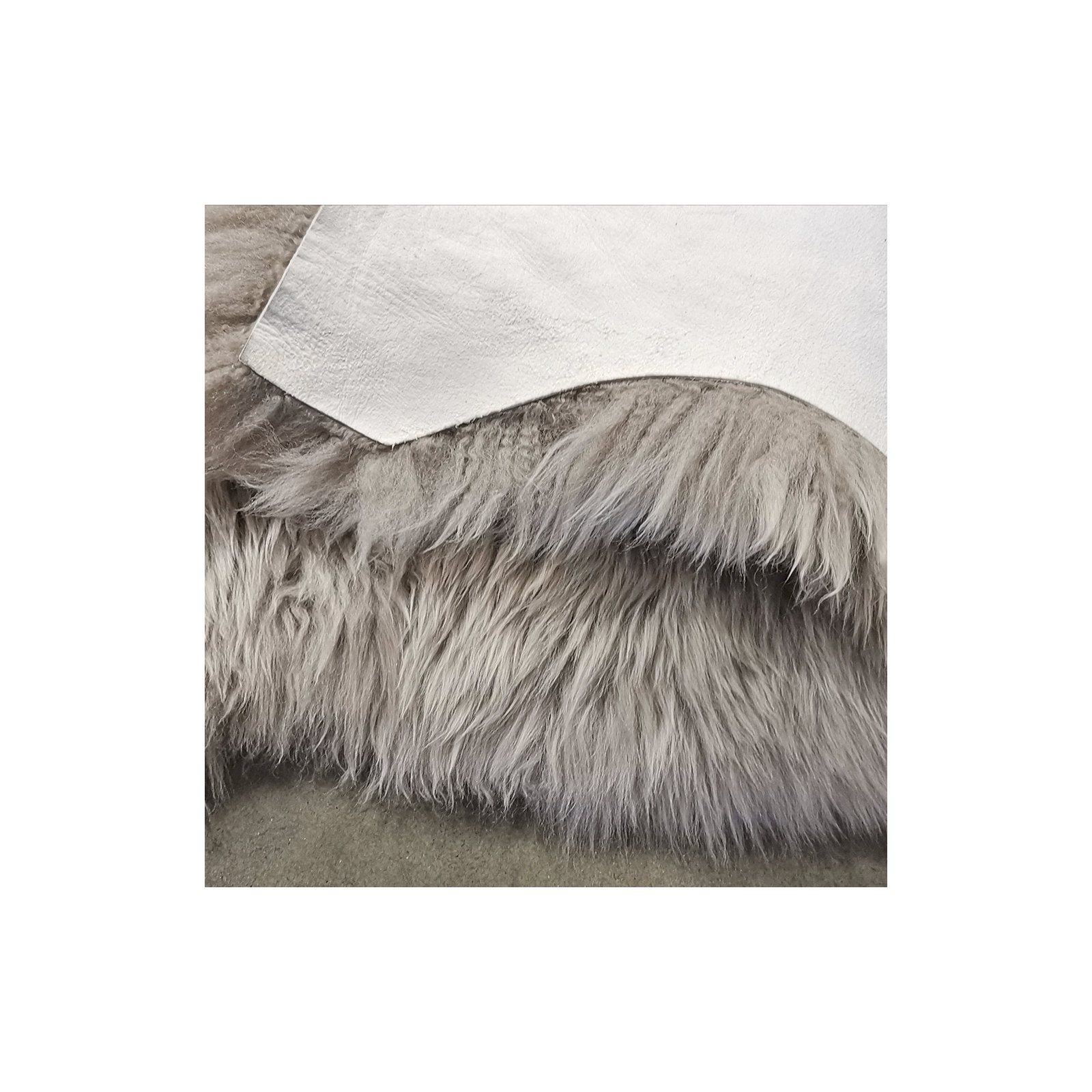 Kowal Sheepskin Chateau Gray Rug, Novelty 2' x 5'6"