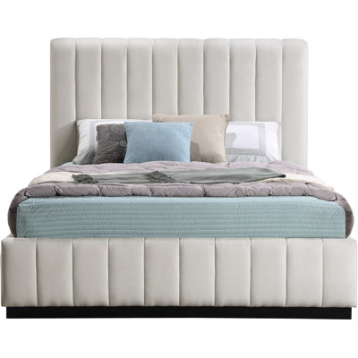 Codyn Tufted Bed