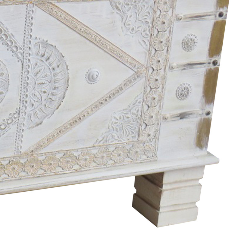 Aruca Blanket Chest