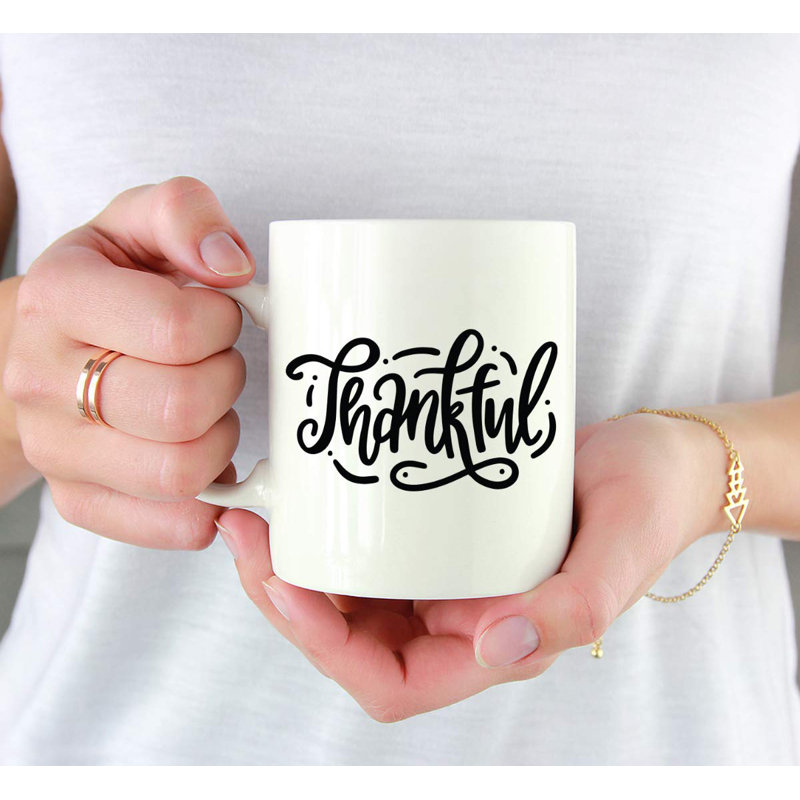 Grande tasse à café en script noir heureusement Jada