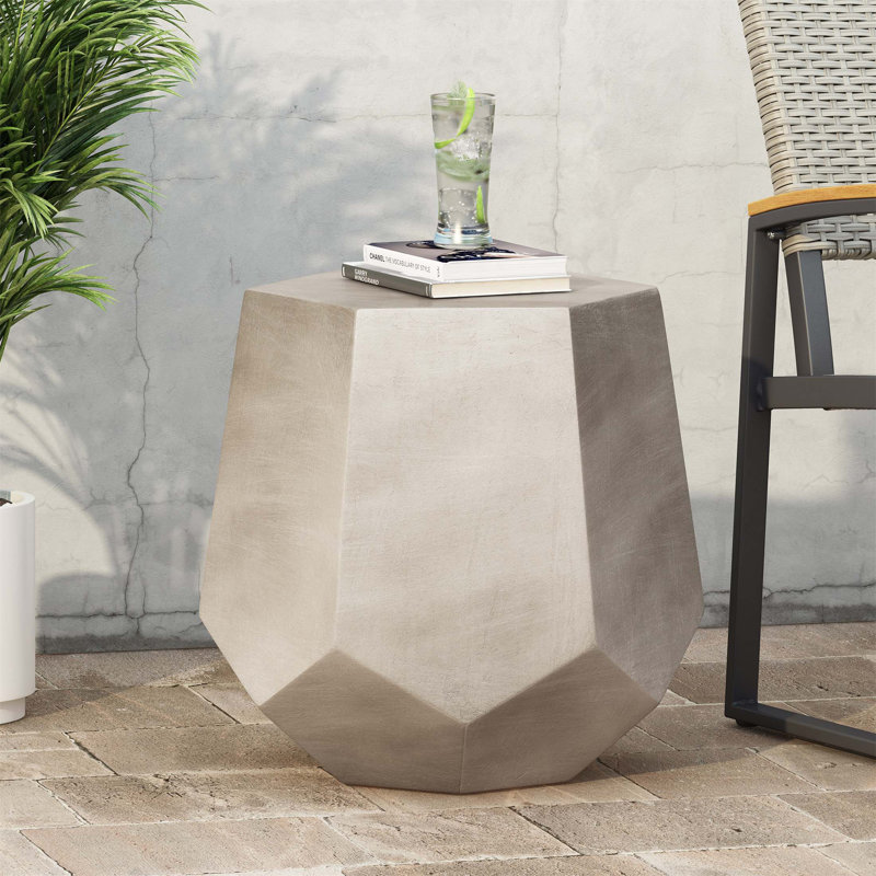 Table d'appoint d'extérieur CALGary, gris clair - durable, élégante et parfaite pour les patios et les cours modernes.