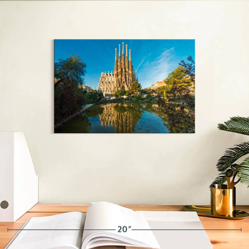 Ravi Sagrada Familia à Barcelone, H 8 po x l 12 po