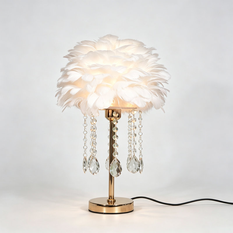 Lampe de table plume blanche avec abat-jour en perles de cristal, lampe de chevet d'appoint dorée glamour avec ampoule E26 incluse