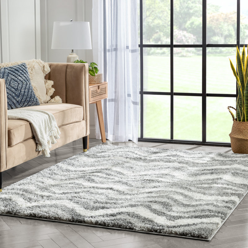 Celeste Chevron Shimmer Gray Reversible Shag Rug for Kids 3'11" x 5'3"