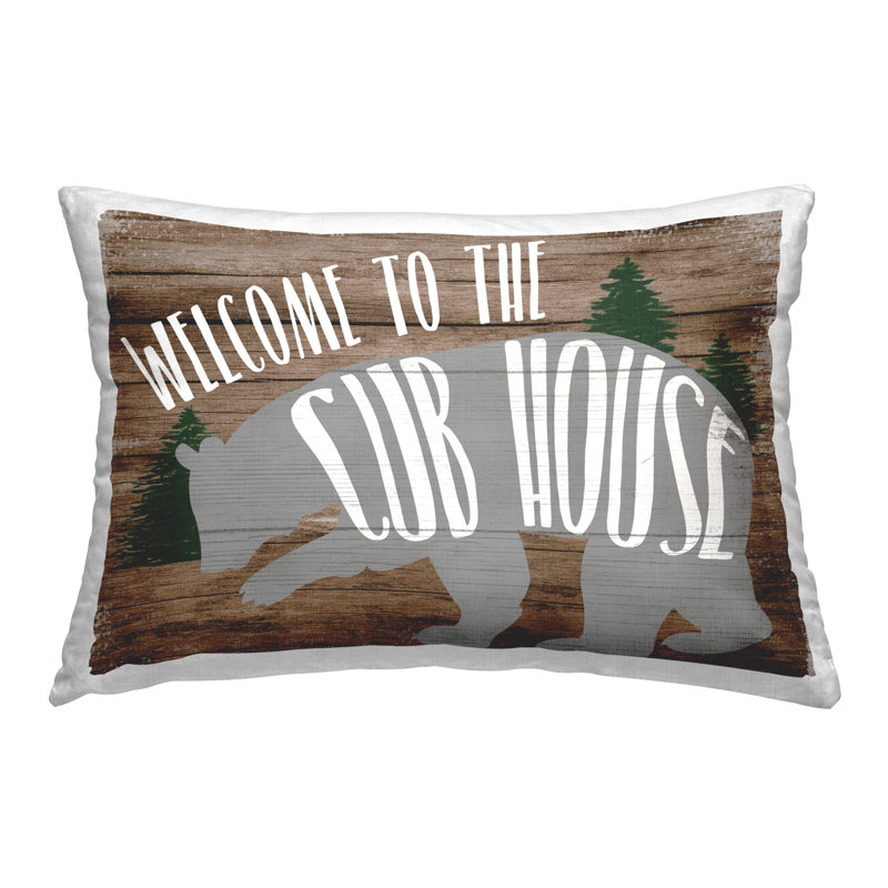 Coussin décoratif Welcome Cub House, par Daphne Polselli