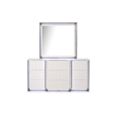 Miroir Fabio de style contemporain avec accents latéraux à motif de losanges avec éclairage à DEL et bois au fini blanc (INCLUT SEULEMENT LE MIROIR) Identique à B009P309319