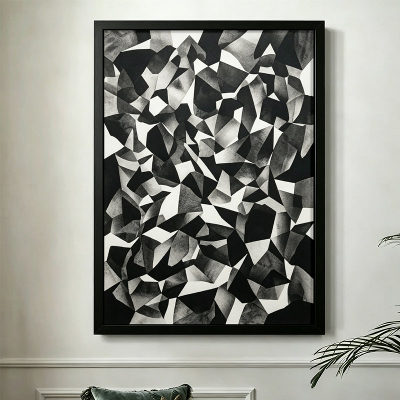 Des éclats géométriques abstraits modernes s'entremêlent dans une composition abstraite monochromatique, de style cubiste. Toile encadrée 24 "x 36" avec cadre en bois noir