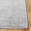 Tapis abstrait en laine à carreaux touffeté à la main-990470798