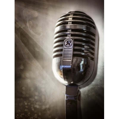 «Smoky Vintage Microphone» par Scott Norris - photographie