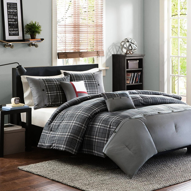 Twin/Twin Xl Comforter In Plaid With Button Decor And Fabric Modern Accents