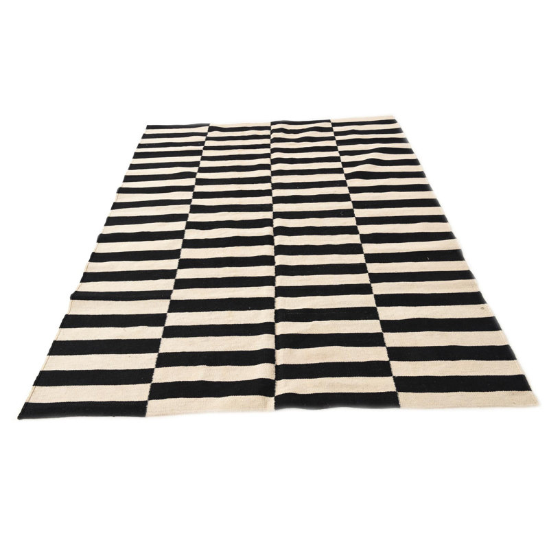 Tapis noir et blanc Ohlson
