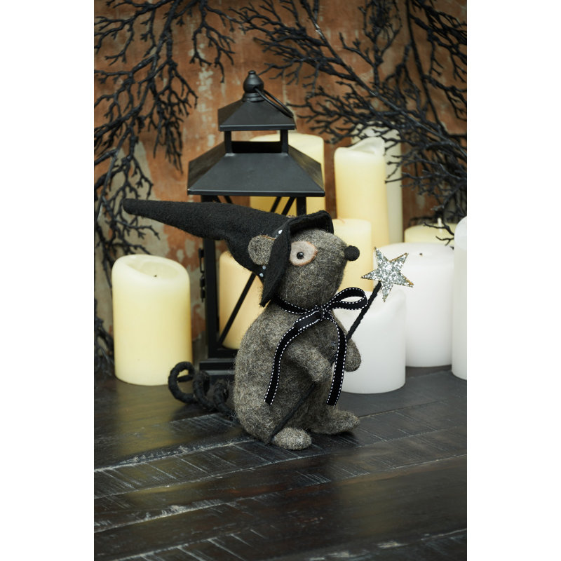 Figurine de sorcière en laine