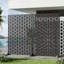 Paravent d'extérieur autoportant en métal avec support, 119 x 183 cm (47 x 72 po), panneau de séparation décoratif pour jardin/terrasse - Acier galvanisé antirouille - Noir - Grille carrée