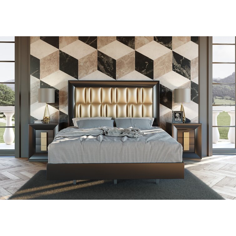 https://assets.wfcdn.com/im/92003682/resize-h755-w755%5Ecompr-r85/1854/185401440/3+Piece+Bedroom+Set.jpg