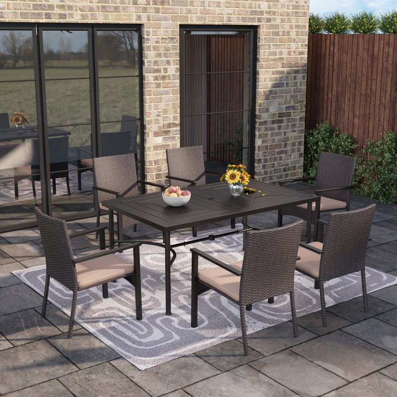 Ensemble repas pour 6 personnes avec table rectangulaire en métal, coussins inclus