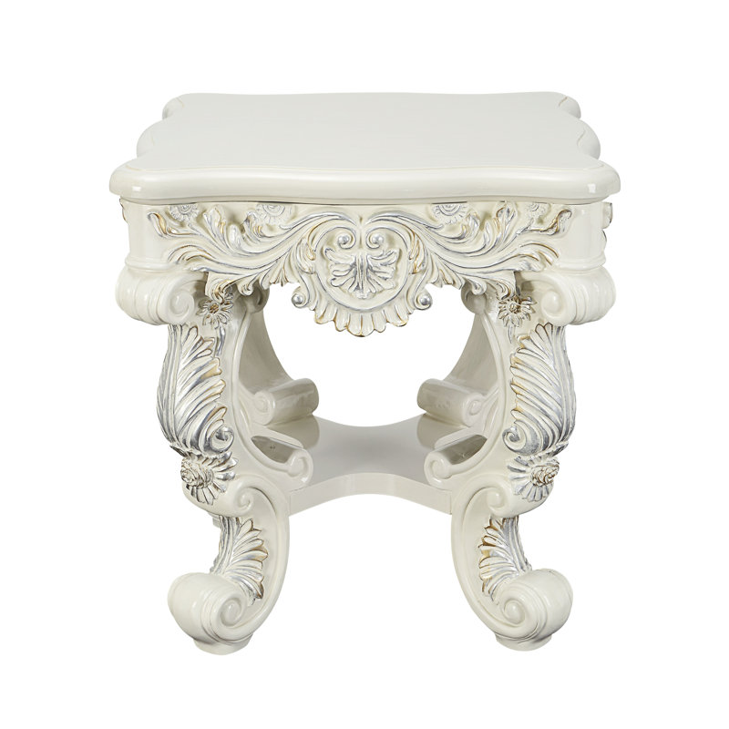 Table de bout Adara blanc antique avec pieds floraux sculptés