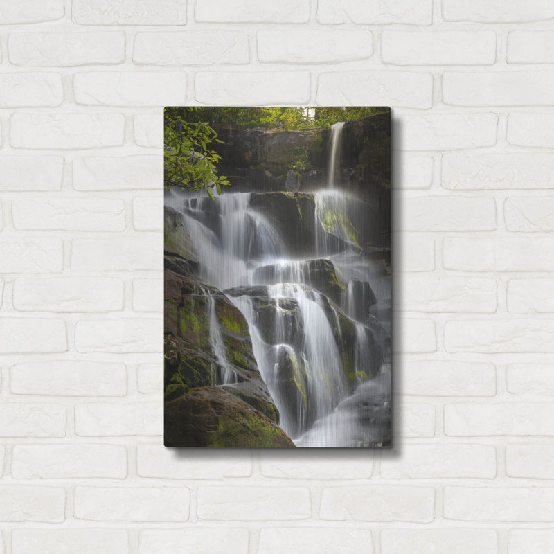 «Smoky Mountains Waterfall» par Jonathan Ross, H 24 po x l 16 po