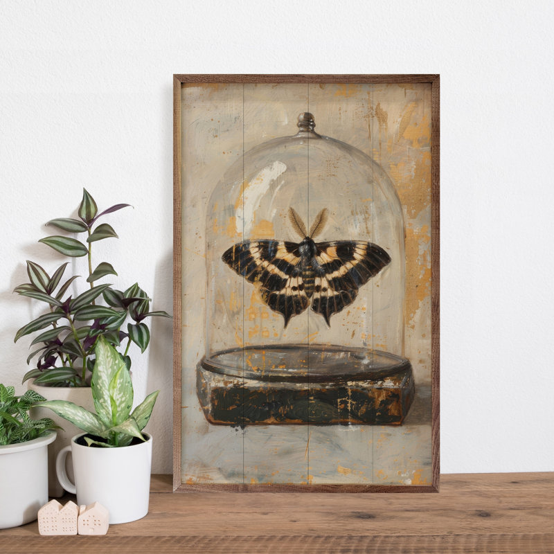 Glass Moth III par Petals Prints Design, 8" H x 5" W