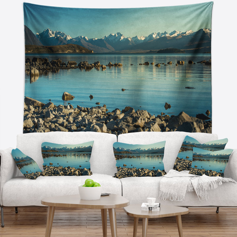 Paysage, eaux bleues, plage rocheuse, tapisserie panoramique, H 50 po x l 60 po