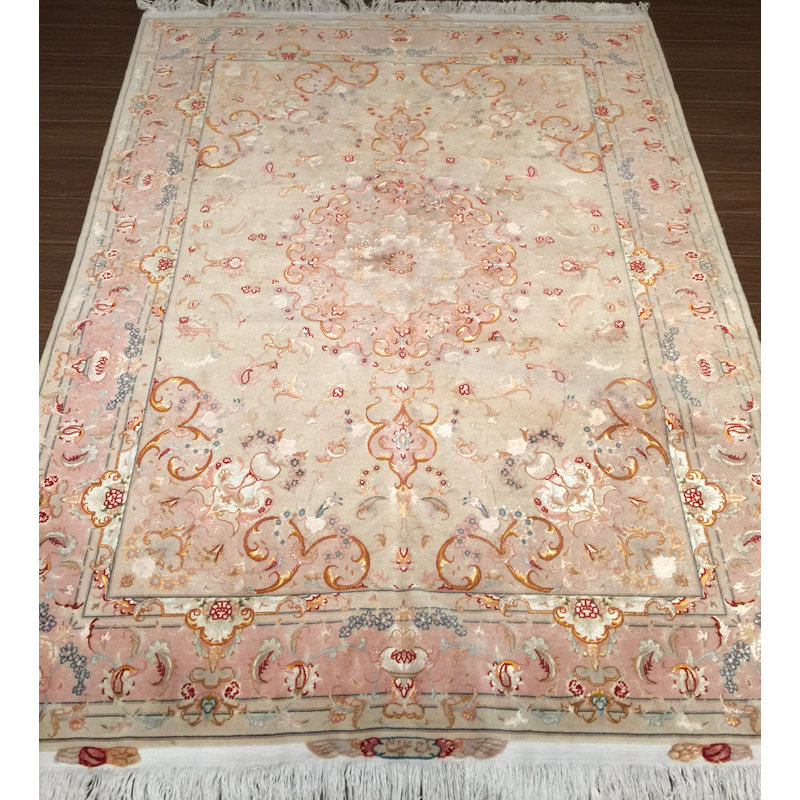 Tapis unique en laine noué à la main rose clair et beige des années 1930 de 6 pi x 9 pi