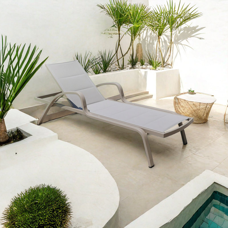 Chaise longue d'extérieur réglable en métal