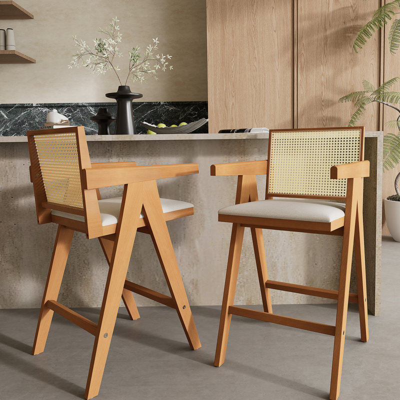 Tabouret de bar confortable en tissu rembourré de mousse avec une structure en bois d'hévéa durable et un dossier en plastique de canne tissé pour le bar et la cuisine