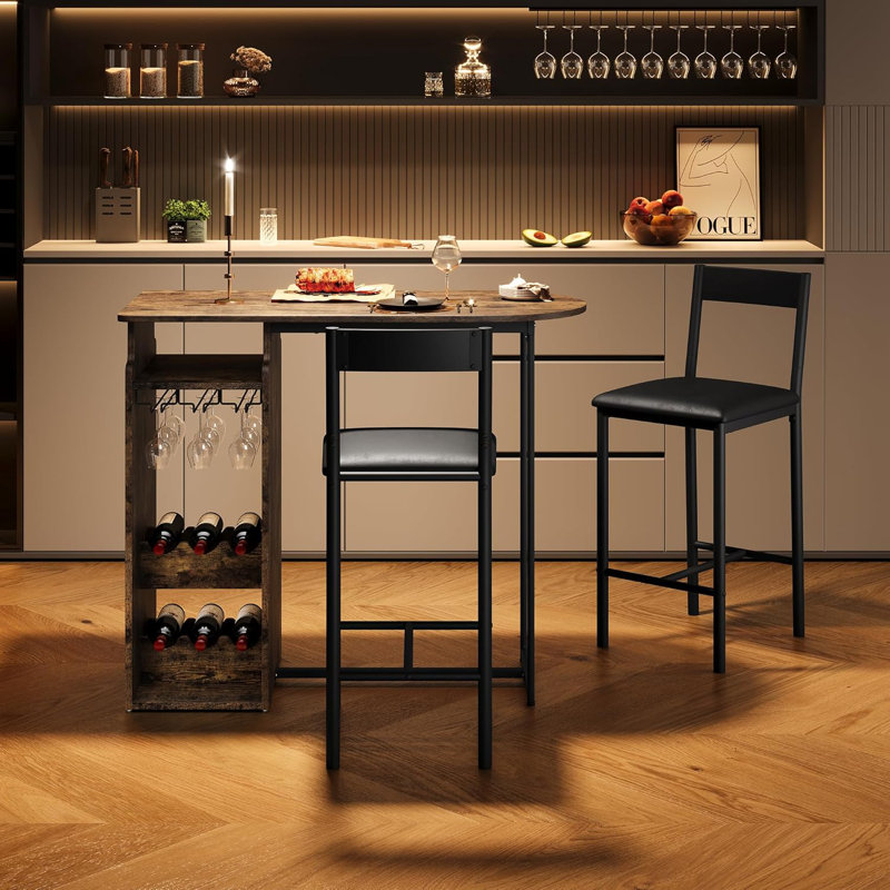Table de bar et chaises pour 2 tables de salle à manger avec support à vin à deux niveaux et verres suspendus brun texturé et 2 sièges rembourrés en cuir pu pour salle à manger