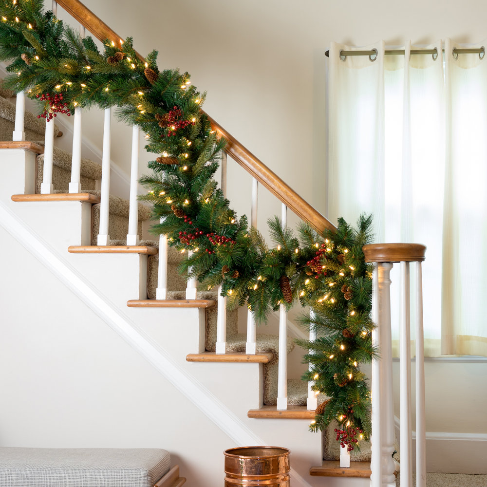 Pre-Lit Christmas Garland, 9'