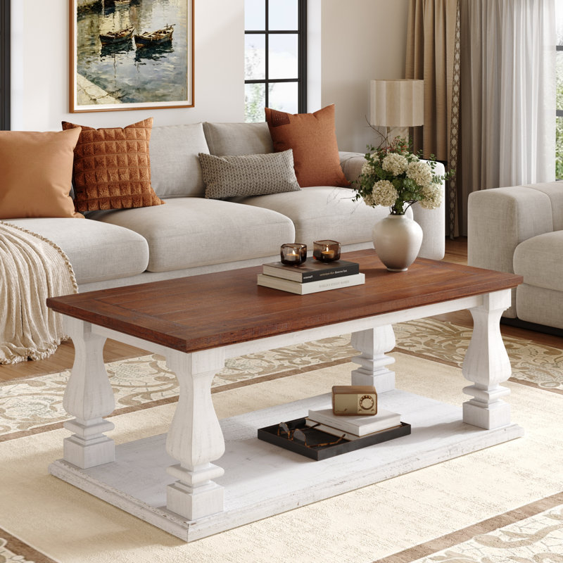 Table basse rectangulaire de style campagnard, plateau en bois massif à l'aspect vieilli, table basse rustique bicolore avec pieds tournés épais et étagère de rangement pour salon