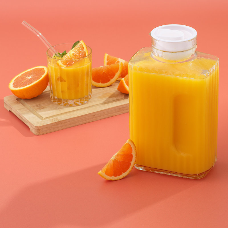 Pichet en verre avec 2 couvercles Brightware - 67 oz 