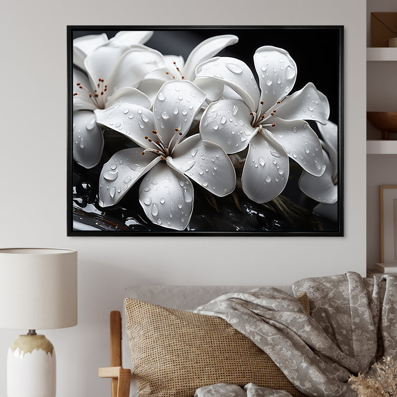 Plumeria Blooms in Stormy Greys - Décoration murale Plumeria, Cadre flottant noir, H 34 po x l 44 po x P 1,5 po