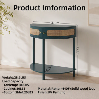 Cette console demi-lune, fabriquée à la main, présente des façades de tiroirs en rotin incurvées et finement travaillées, façonnées avec soin par des mains expertes pour une élégance harmonieuse.