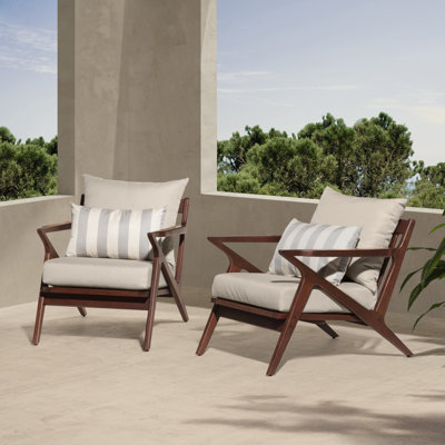 Chaise de patio Minhaj avec coussins Sunbrella