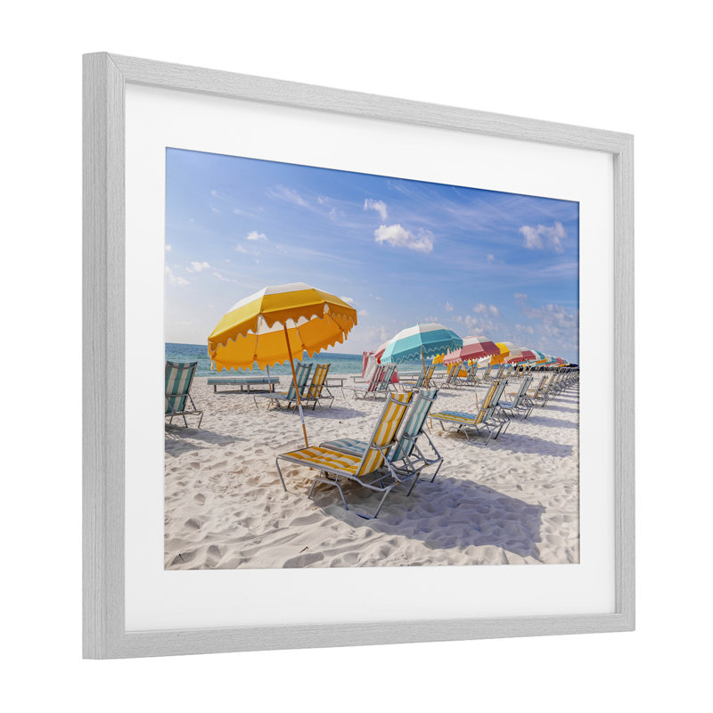 «South Miami Beach Chairs», reproduction sous verre encadrée, conception de Richard Silver, H 14 po x l 20 po