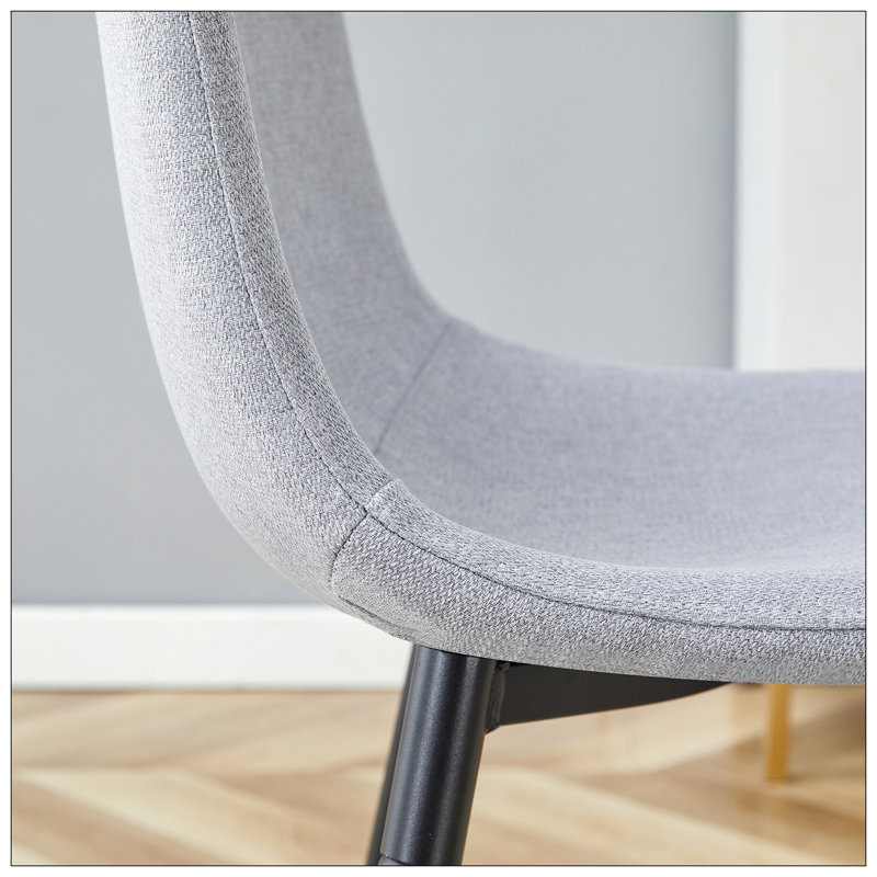 Confortable ensemble de chaises de salle à manger en lin et coton - Quatre pièces en gris clair. Siège et dossier intégrés, matériau en lin et coton, assorti à la maison moderne.