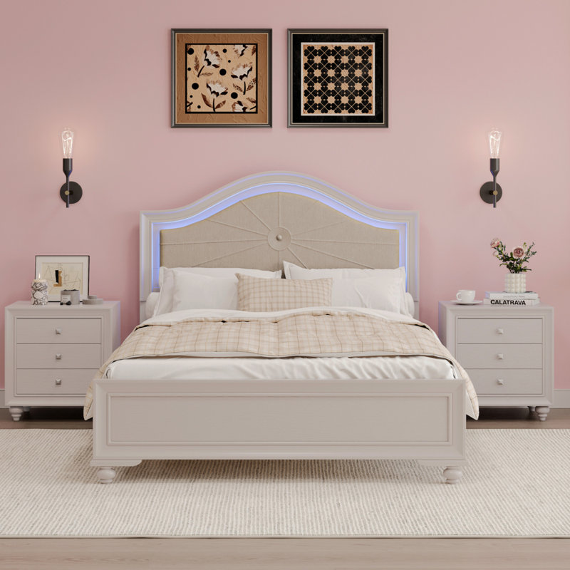 Ensemble de chambre à coucher 3 pièces avec grand lit en bois et tête de lit tapissier cachée à DEL + 2 tables de chevet, gris crème