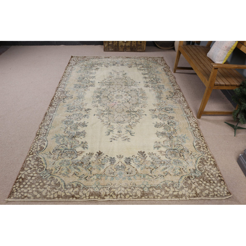 Tapis turc rétro idéal pour les décorations de salon et pour créer des espaces confortables dans votre maison