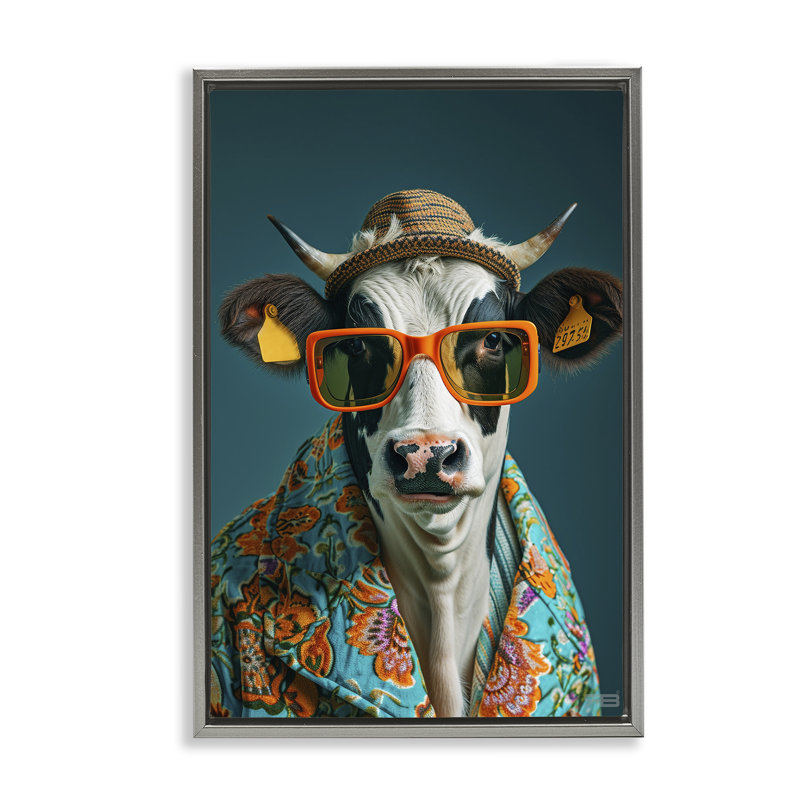 «Cool Trendy Cow», toile flottante encadrée par Roozbeh Bahramali, Cadre flottant gris lustré, H 25 po x l 17 po