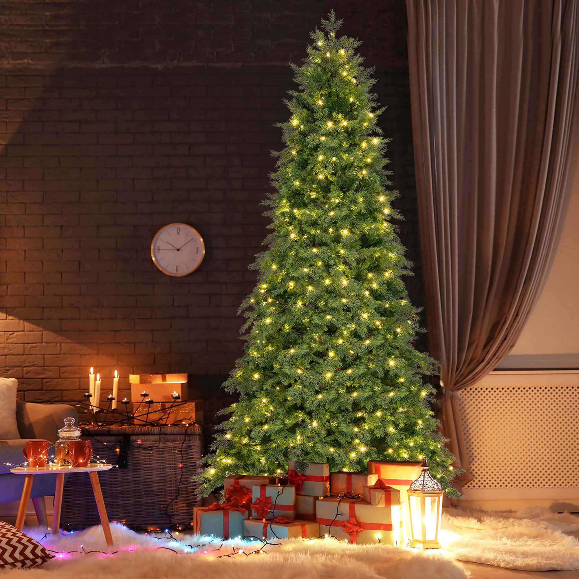 7.5 Ft Artificial Xmas Tree With 1019 Pe Pvc Branch Tips & Folding Metal Stand