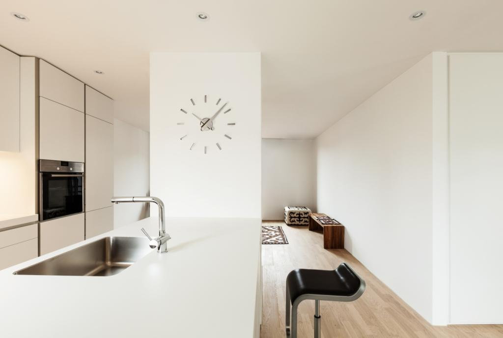 Puntos Suspensivos Wall Clock, Chrome