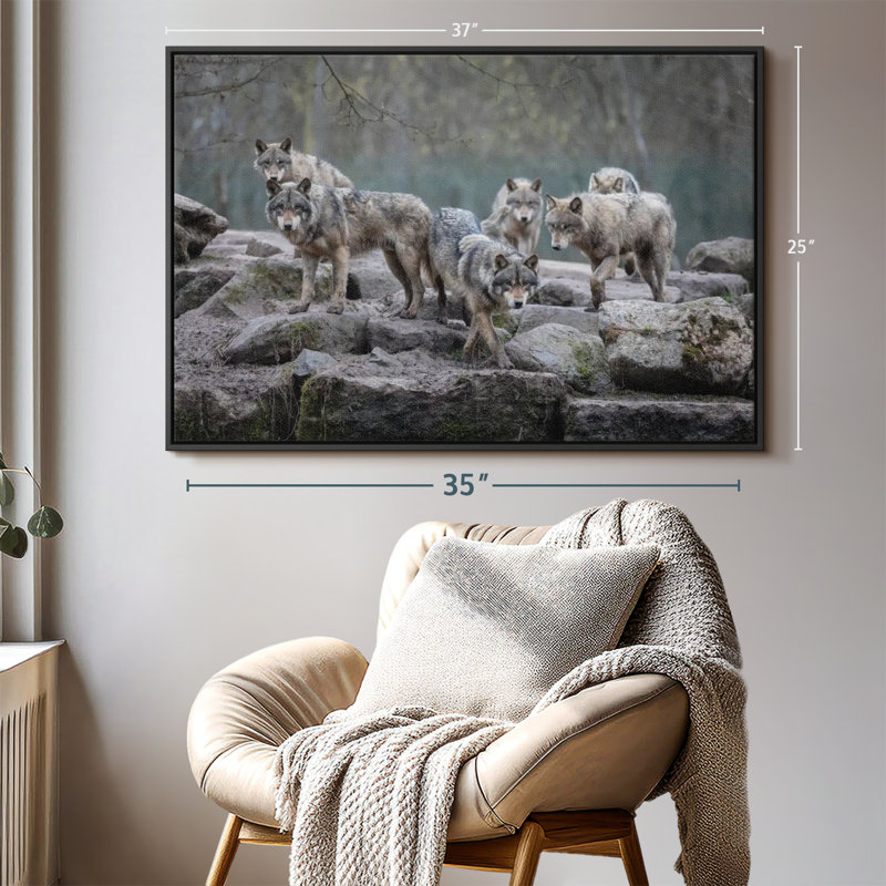 «Gray Wolves Wall Art», H 25 po x l 37 po