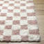 Tapis en polypropylène à carreaux rose Rafe-199269401