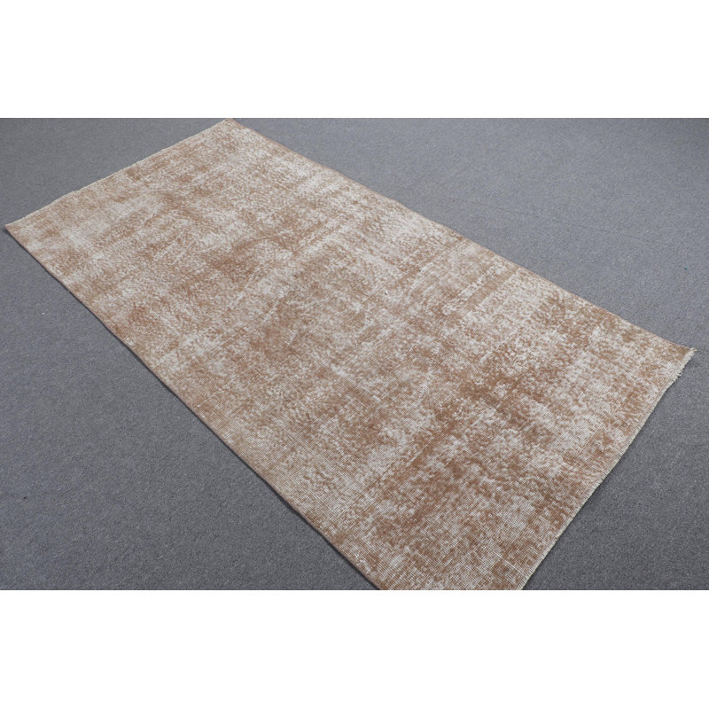 Tapis turc d'inspiration rétro pour une utilisation en salon avec des caractéristiques douces et lavables en brun