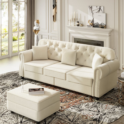 Canapé Chesterfield 82,6 po en velours avec garniture cloutée et accoudoirs roulés, design moderne Mid-Century, comprend 3 coussins, beige / blanc