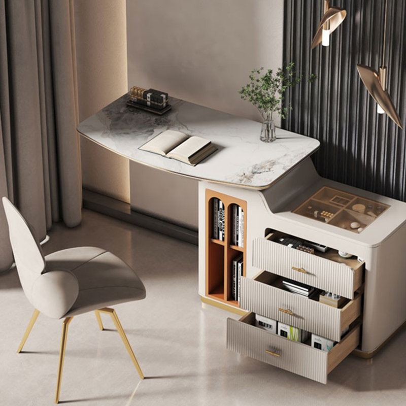 Petit bureau luxueux de style européen